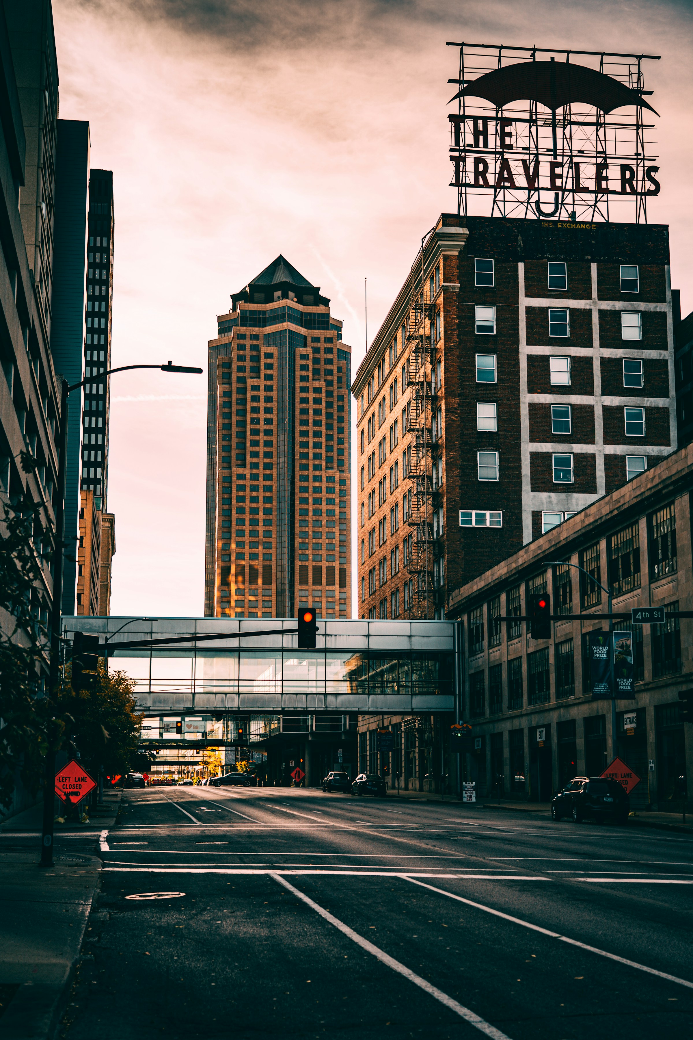 Des Moines, Iowa skyline with downtown buildings and river