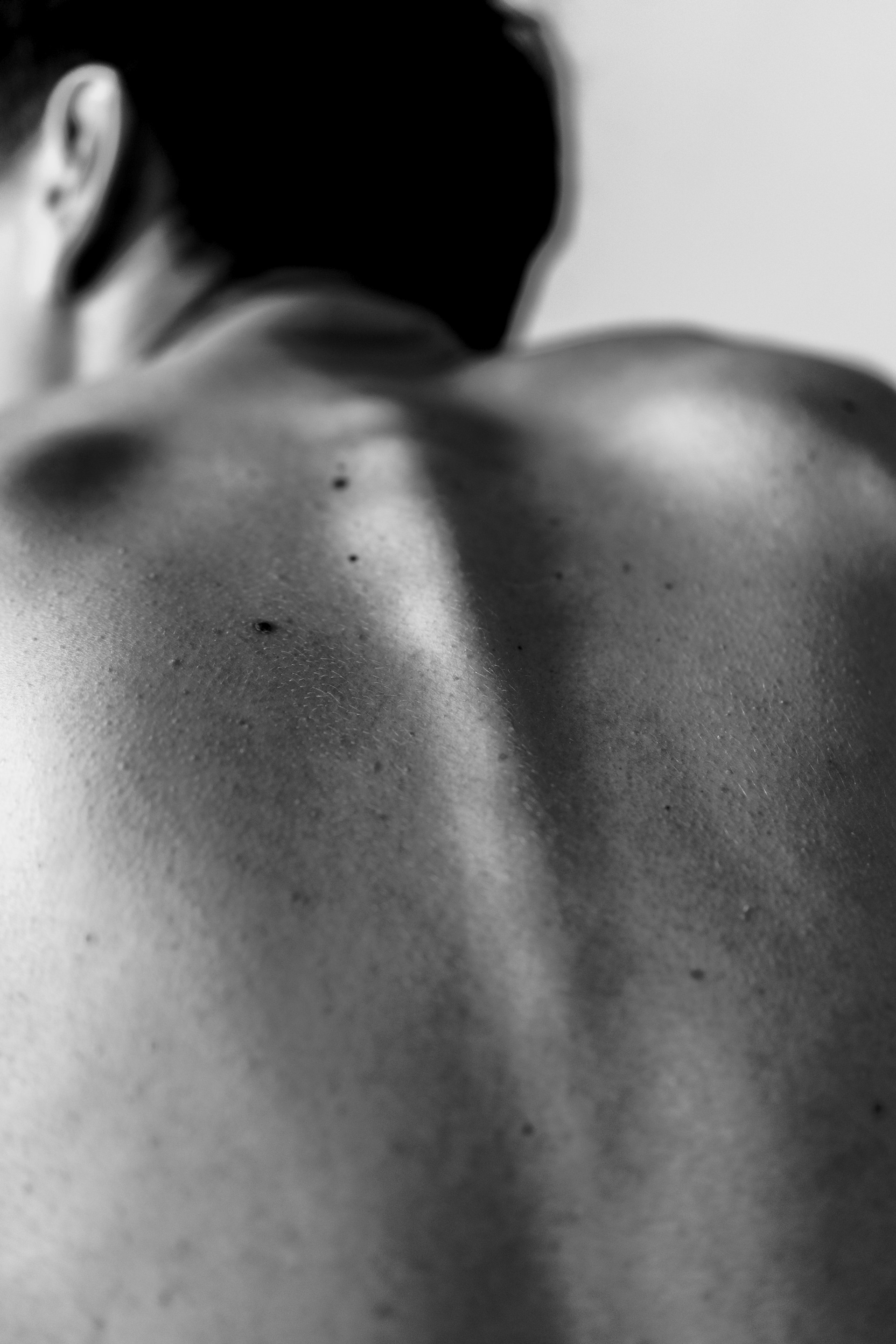 the back of a man with no shirt on