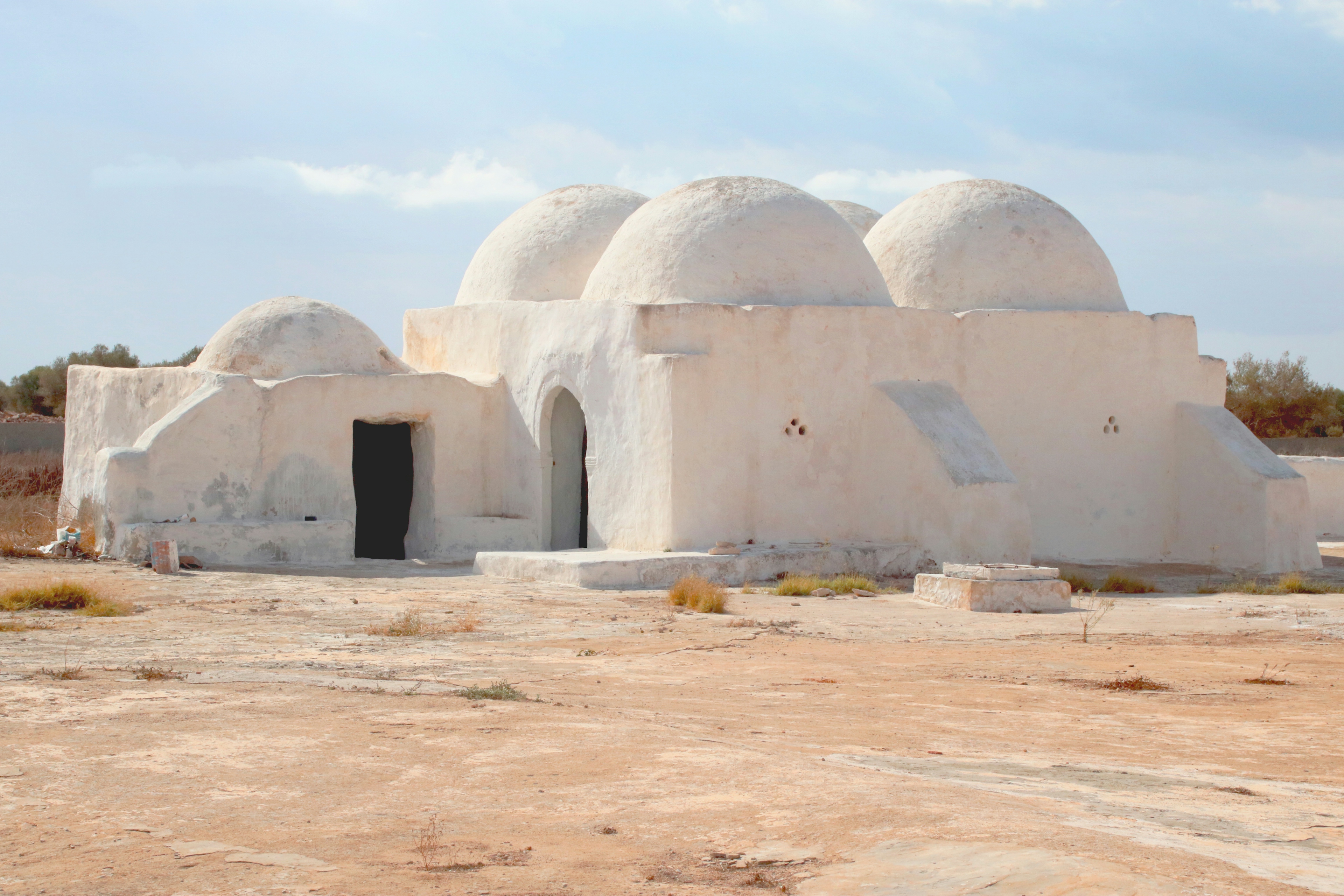 Un edificio antico nel deserto di Djerba