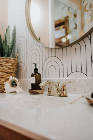 a bathroom sink with a mirror above it