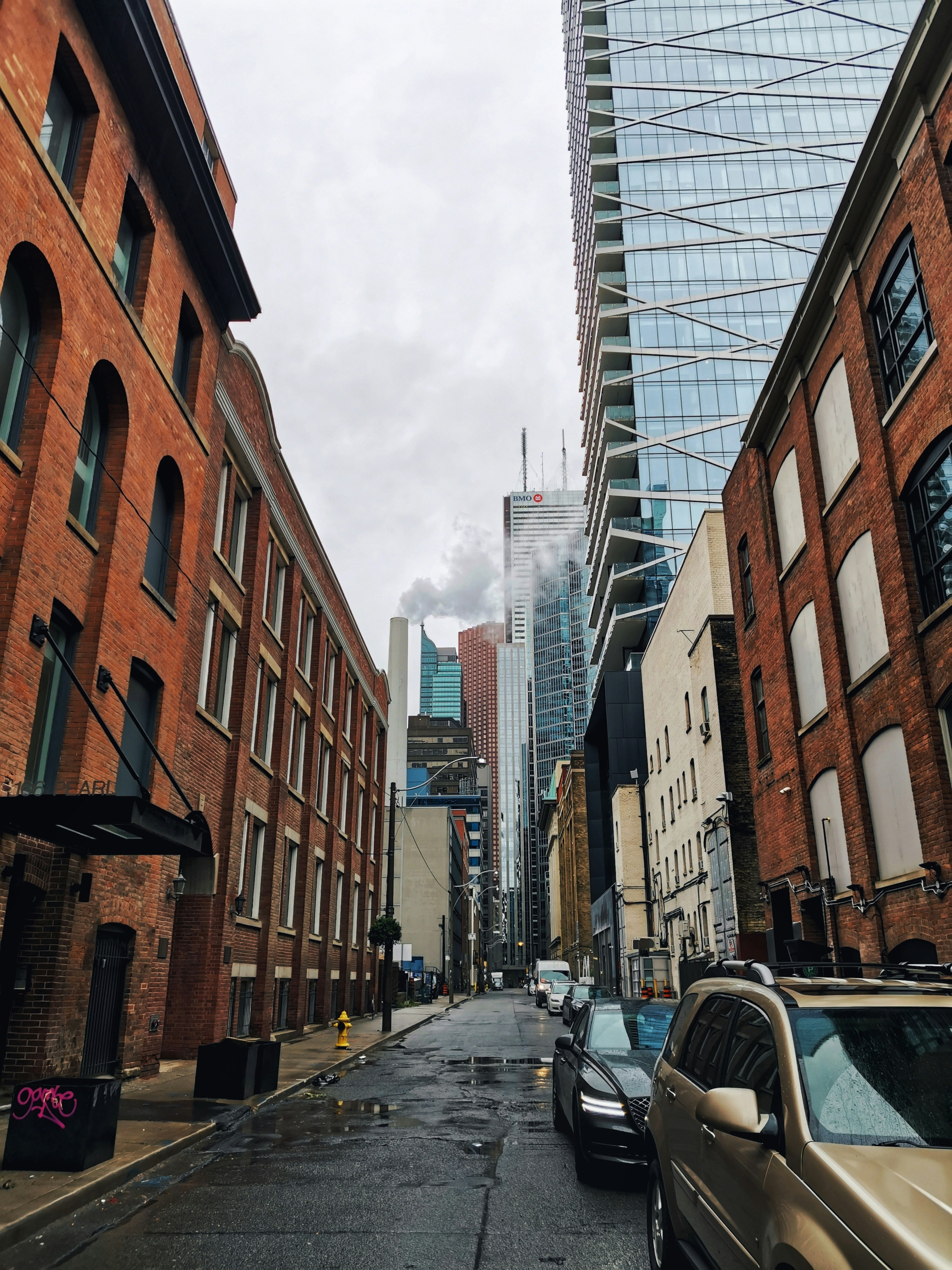 A city street lined with tall buildings and parked cars photo – Free ...
