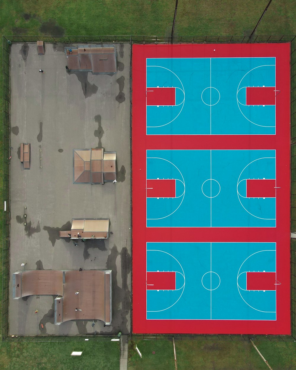 an overhead view of a basketball court in a park