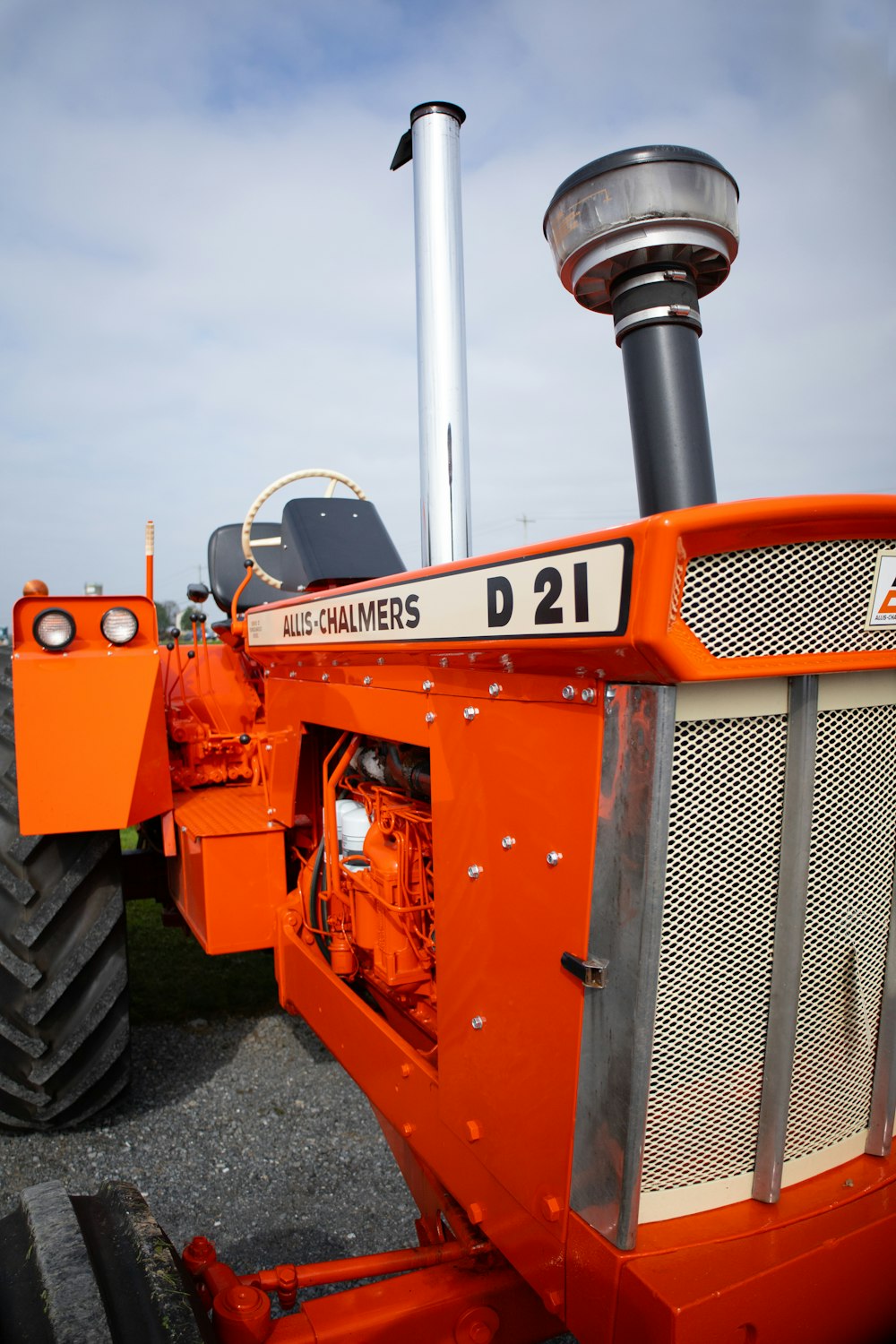 a close up of the front of a tractor