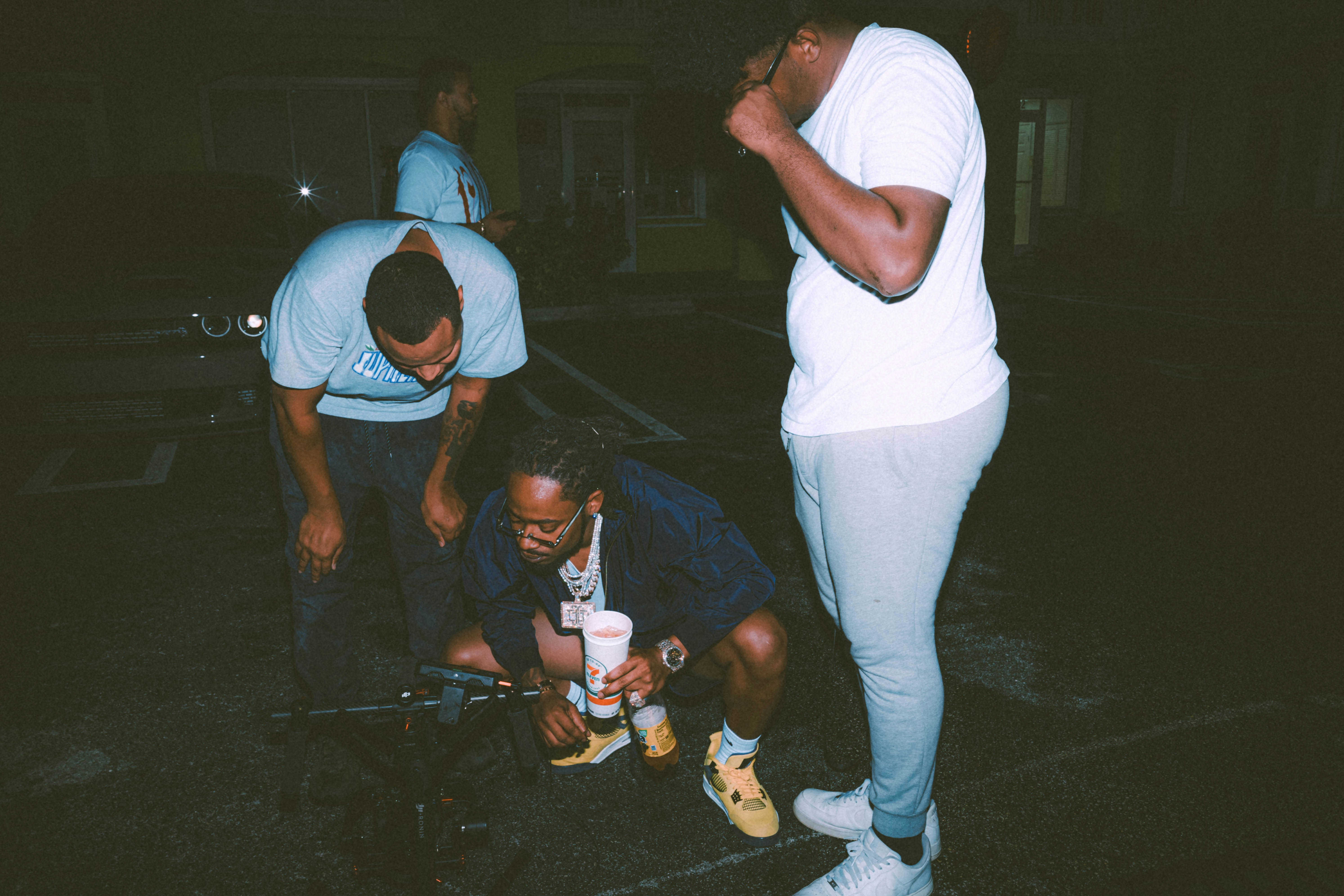 photo-1635352210981-c7e6dee97571?ixid=M3wxMjA3fDB8MXxzZWFyY2h8MTUyfHxtYW50JTIwbWFuJTIwcHJvZHVjdGlvbnN8ZW58MHx8fHwxNzQ5MDc0NTgyfDA%5Cu0026ixlib=rb-4.1.0