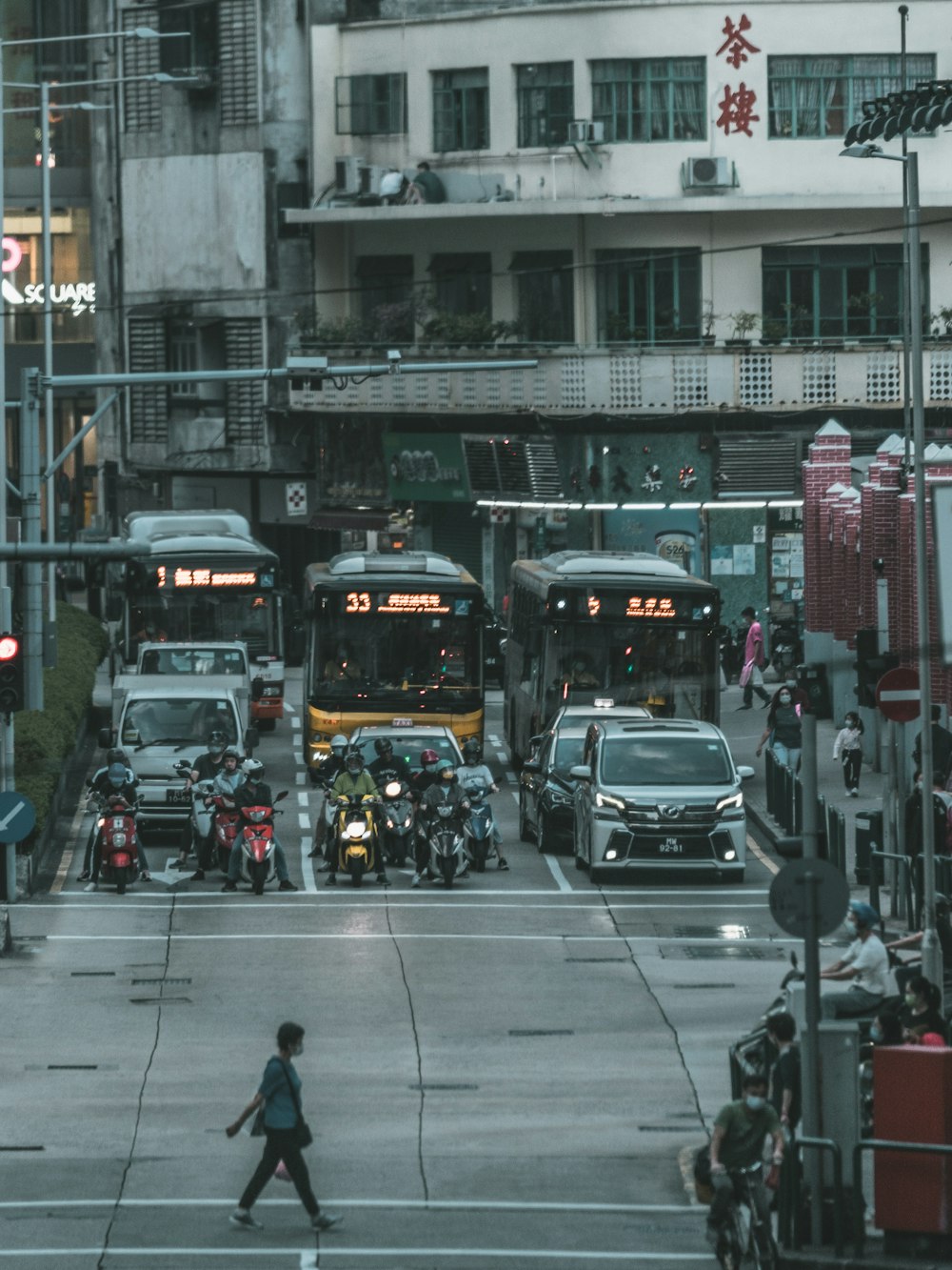 a city street filled with lots of traffic