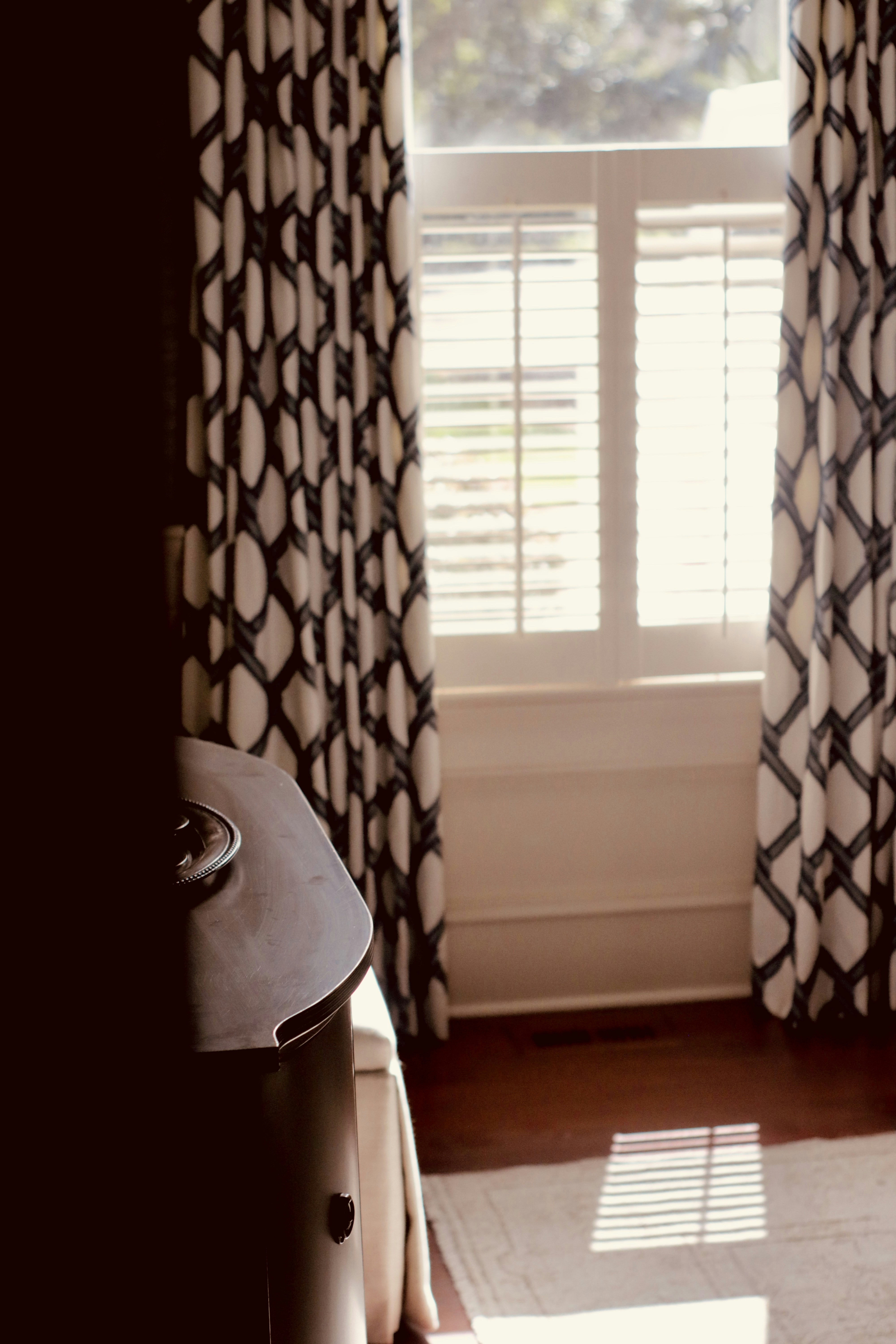 Unsplashで見つける窓の無料写真