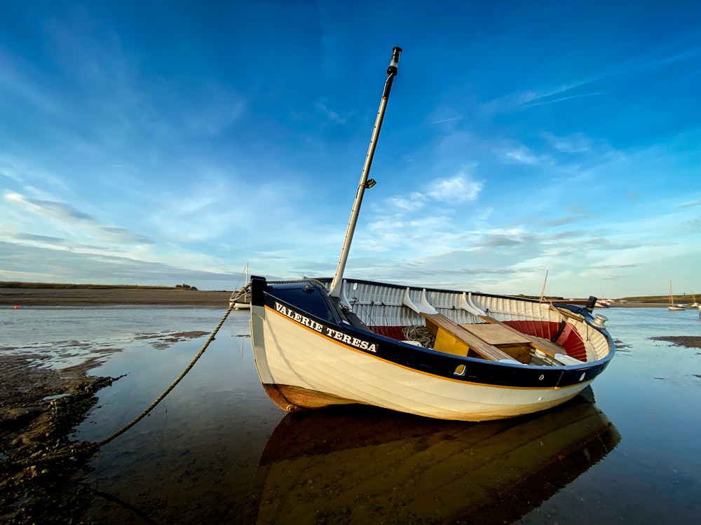 a small boat sitting on top of a beach