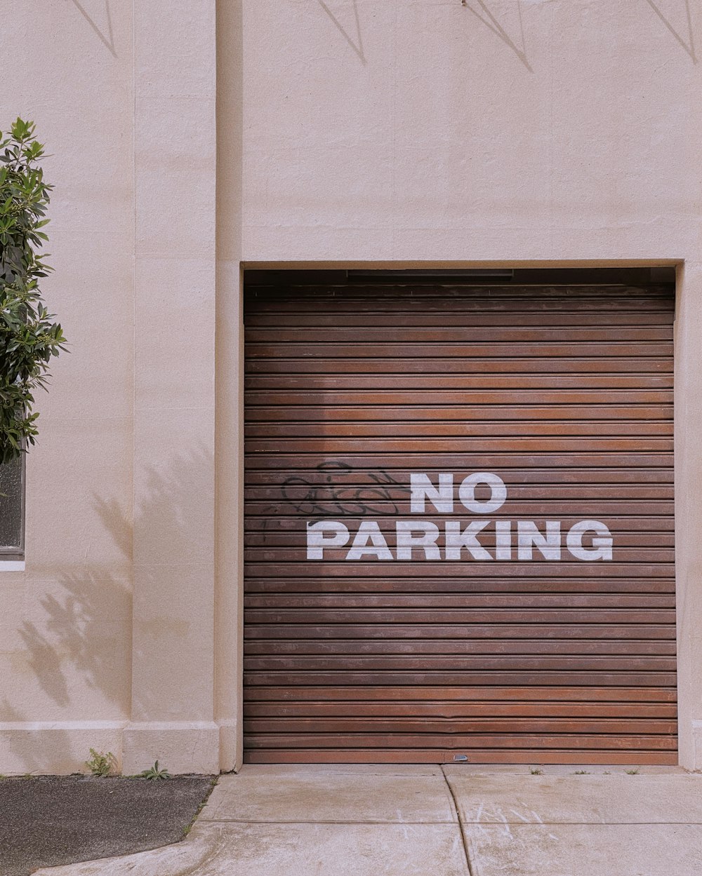 a no parking sign on the side of a garage door