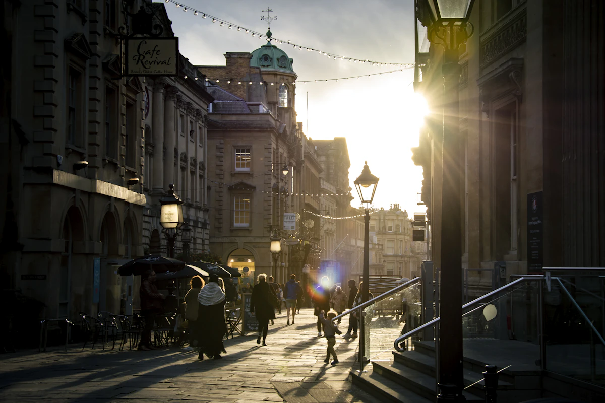Why Choose a Minibus Over a Coach for Small Groups in Bristol