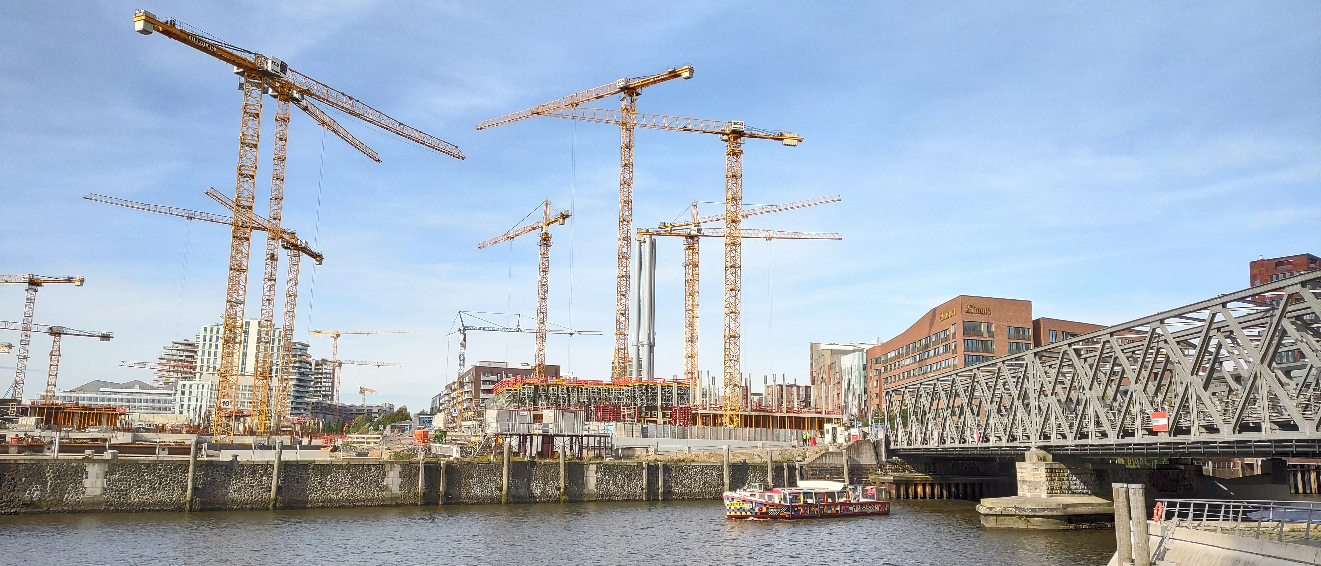a bridge that has a bunch of cranes on top of it