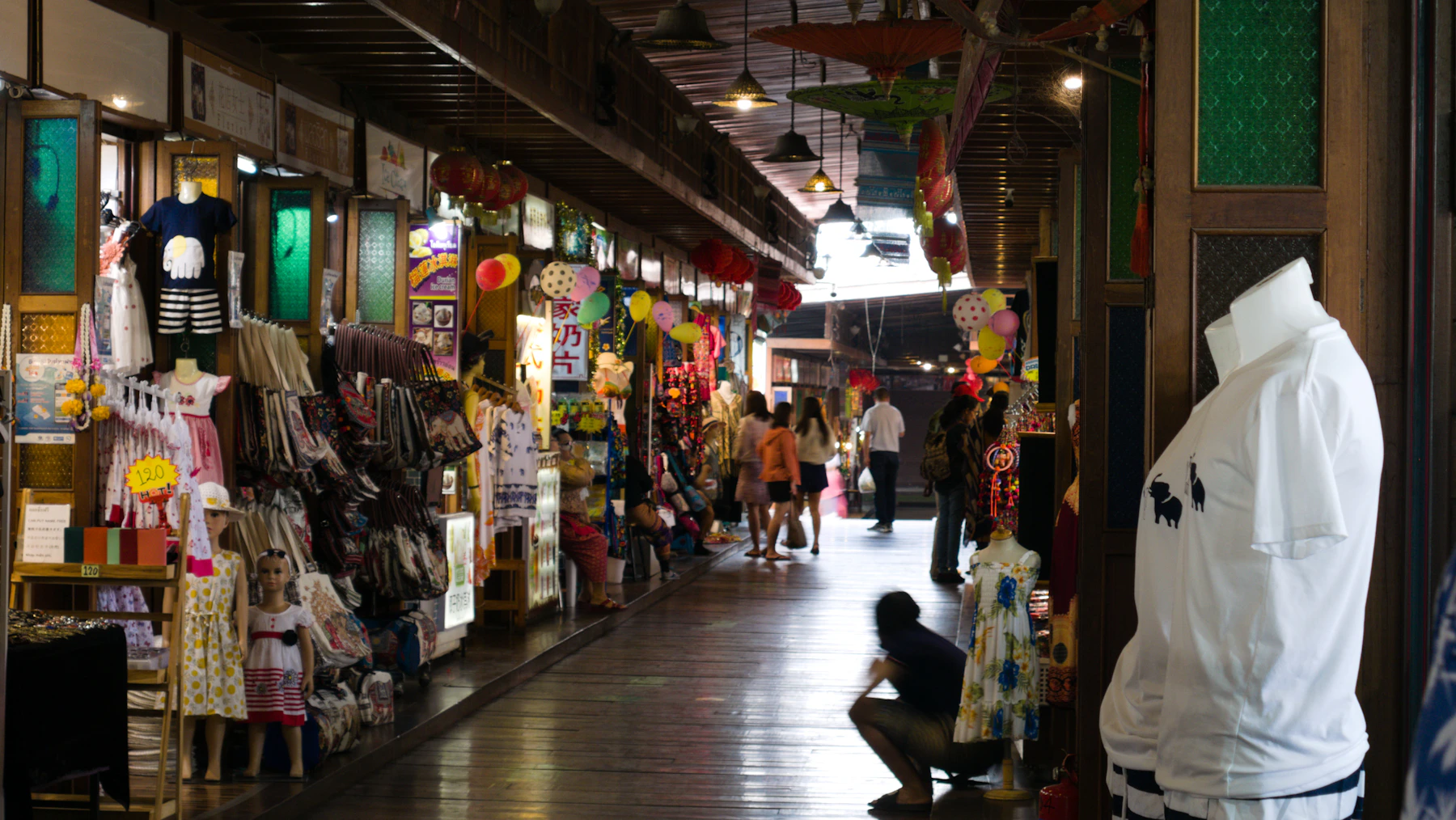 Pattaya evening market near the coast