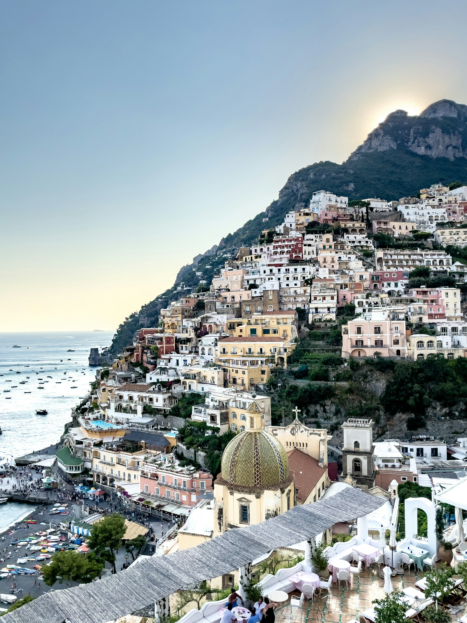 gray computer monitor