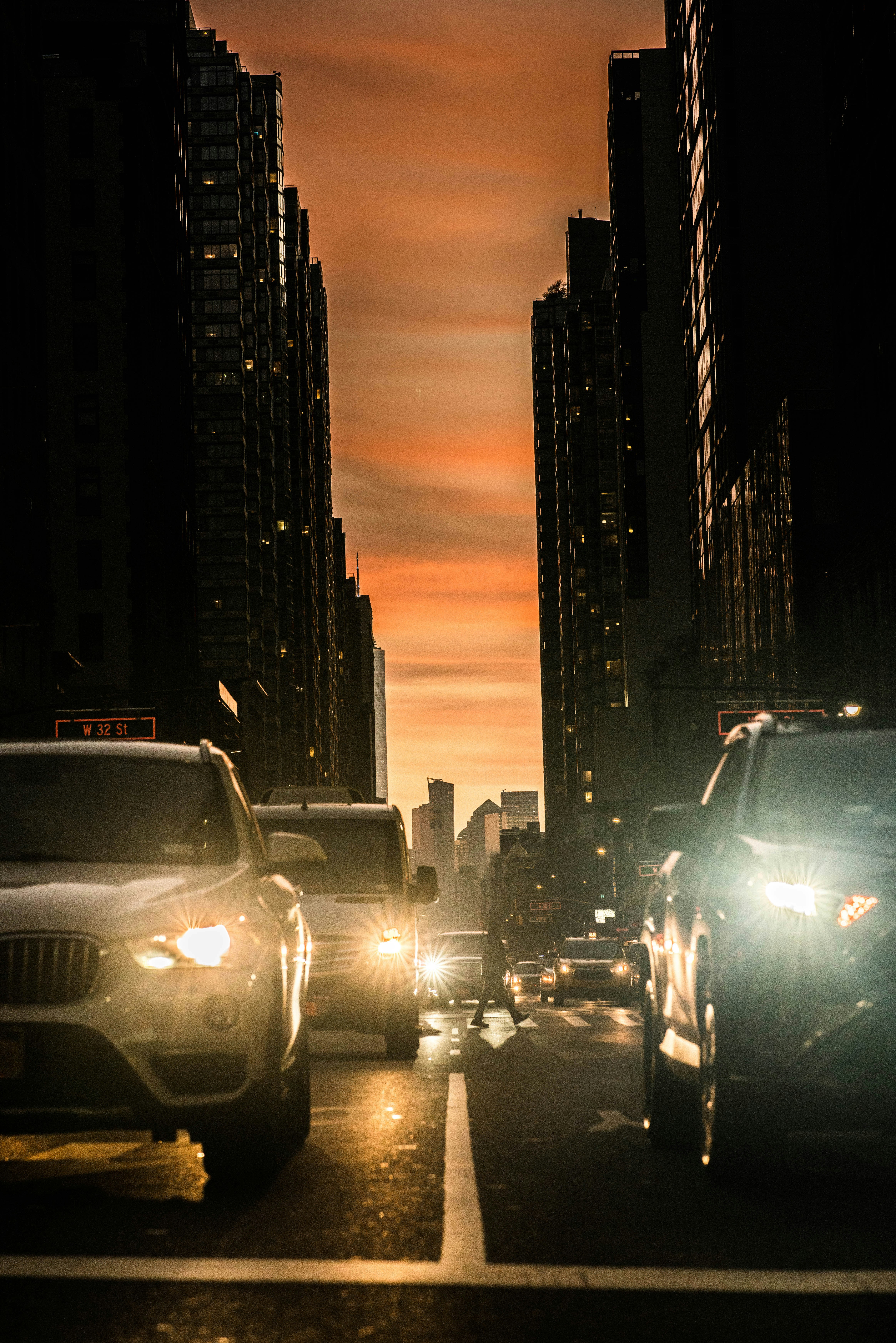 a city street filled with lots of traffic at night