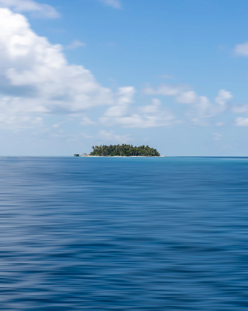 Aerial view of clear tropical ocean — Maldives