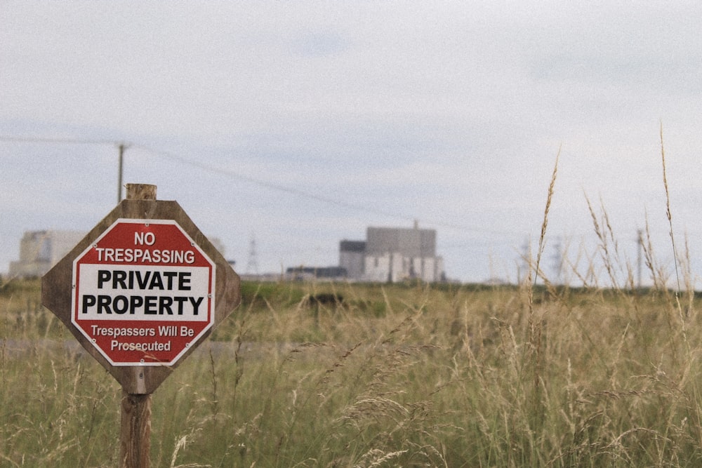 a no trespassing private property sign in a field