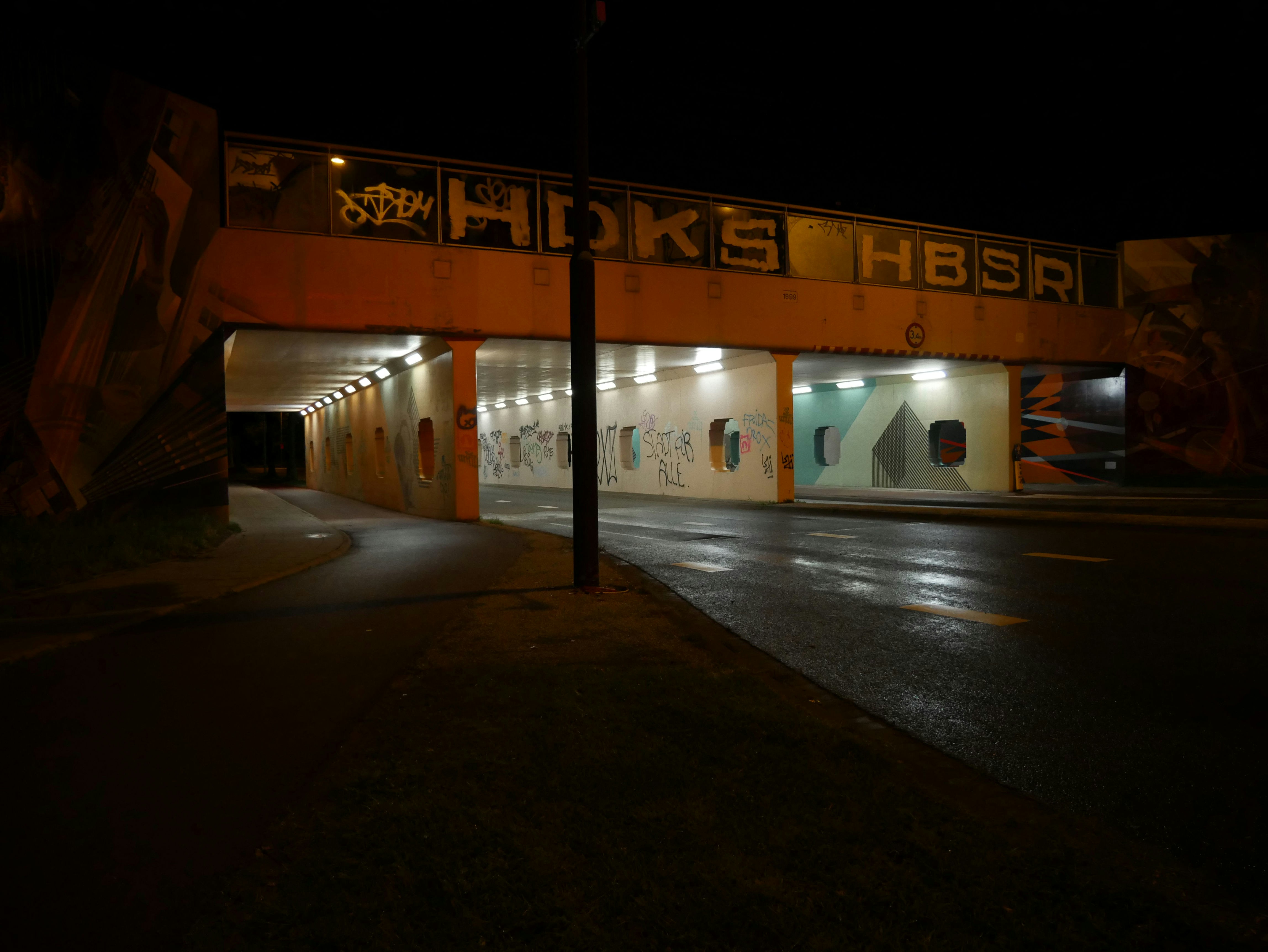 photo-1635539376904-f69a63ab74ae?ixid=M3wxMjA3fDB8MXxzZWFyY2h8Mnx8aGlnaHRzdGFrZXN8ZW58MHx8fHwxNzU5OTk1Nzc0fDA\u0026ixlib=rb-4.1.0