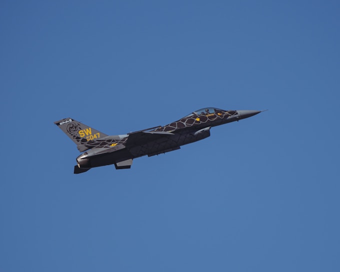 f16 vs f22