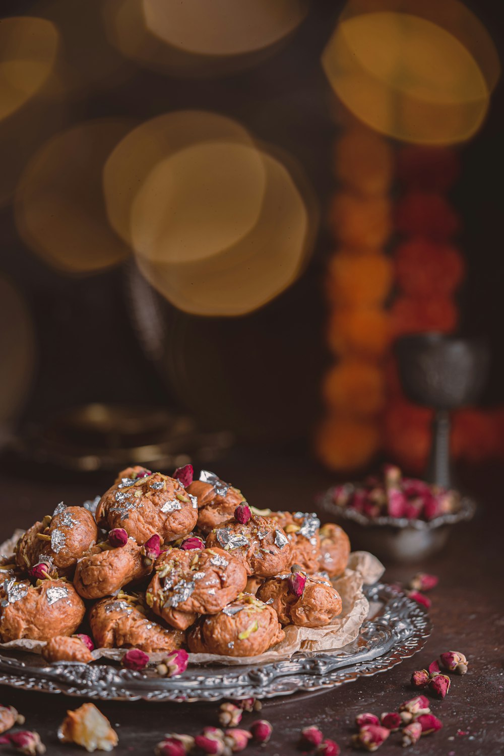 a plate full of powdered donuts on a table