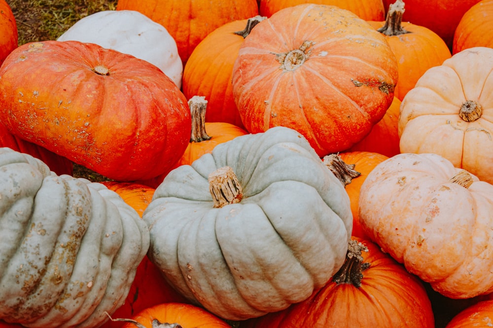 a pile of pumpkins sitting on top of each other