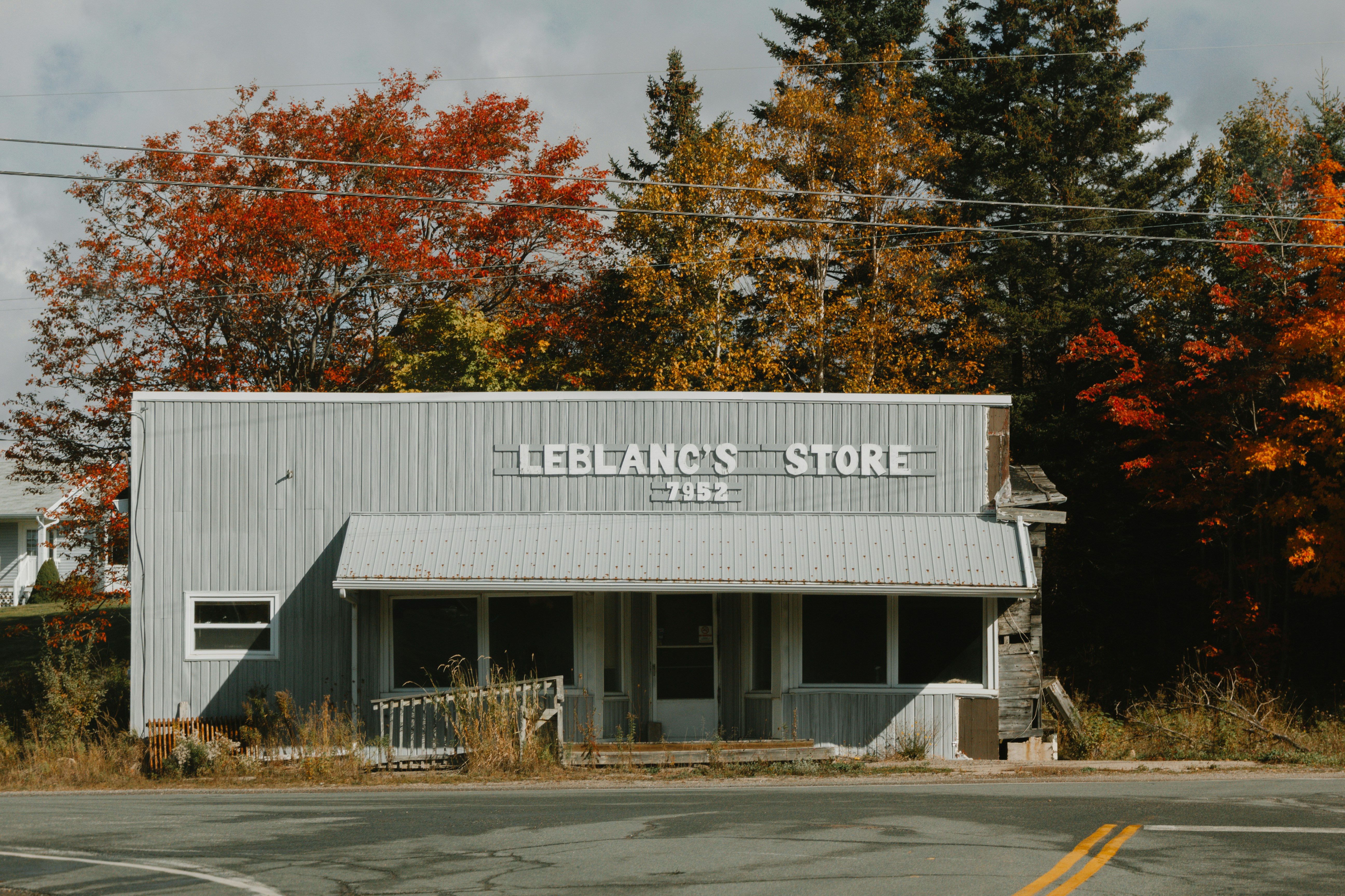 a small store sitting on the side of a road