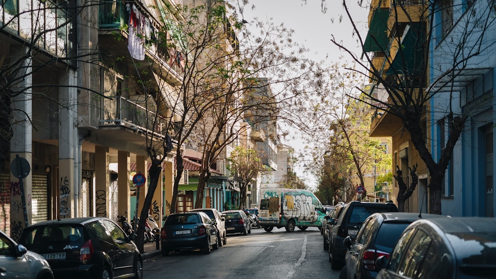 a city street filled with lots of parked cars