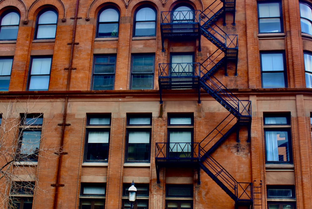 a fire escape is on the side of a building