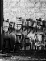 a bunch of chairs are lined up against a wall