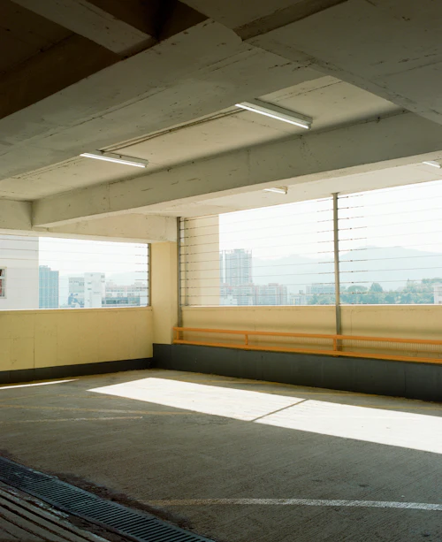 Estacionamento abandonado