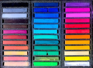 a box filled with lots of different colored crayons