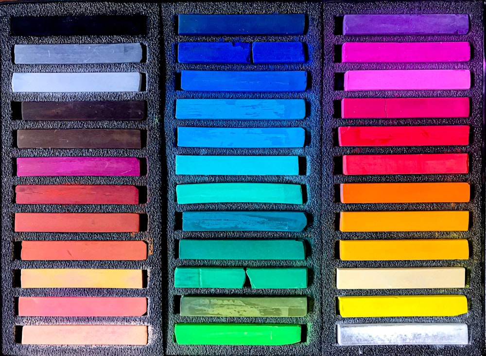 a box filled with lots of different colored crayons