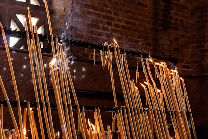 Creating a Mystical Atmosphere with Candlelight Designs