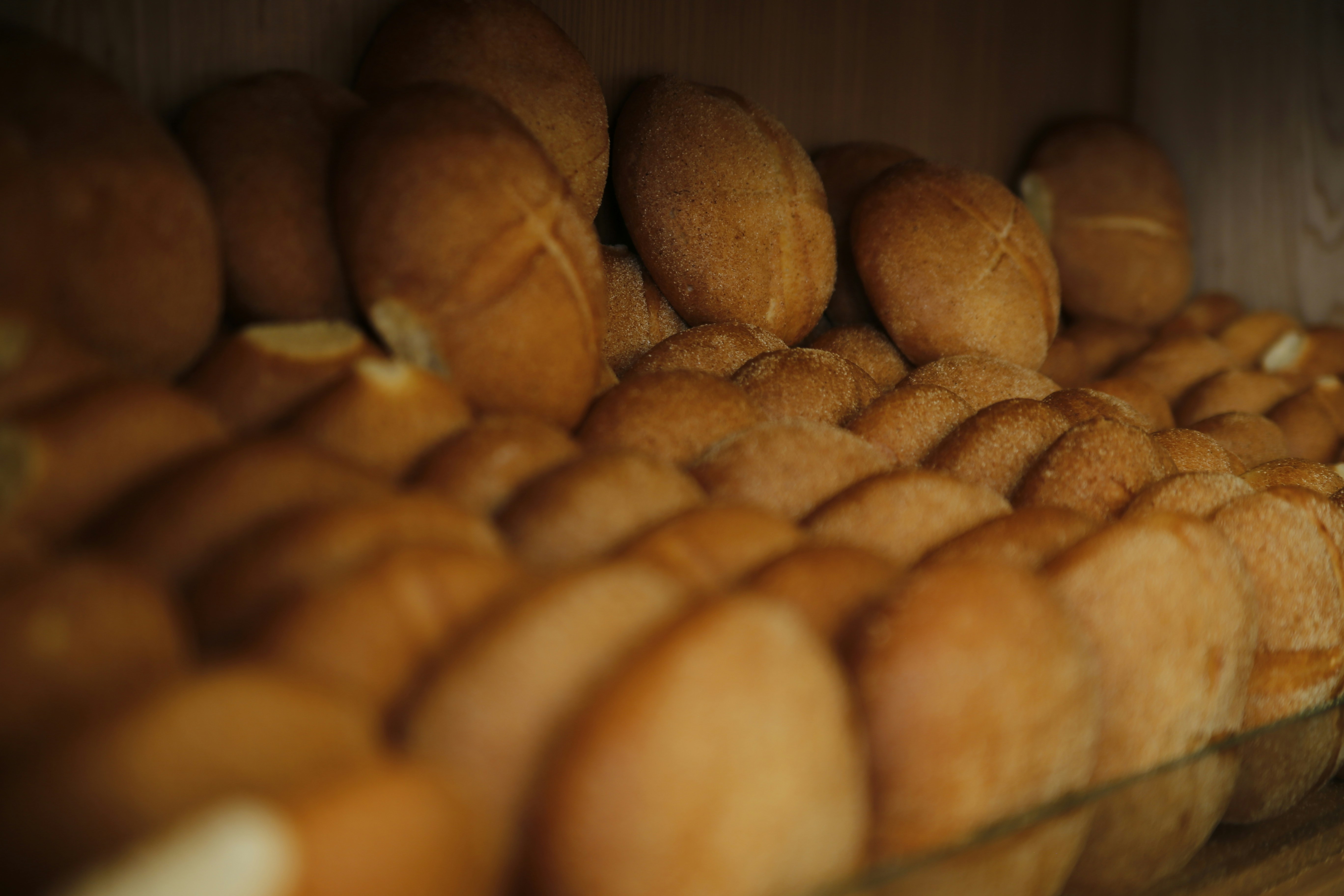 a close up of a bunch of bread rolls