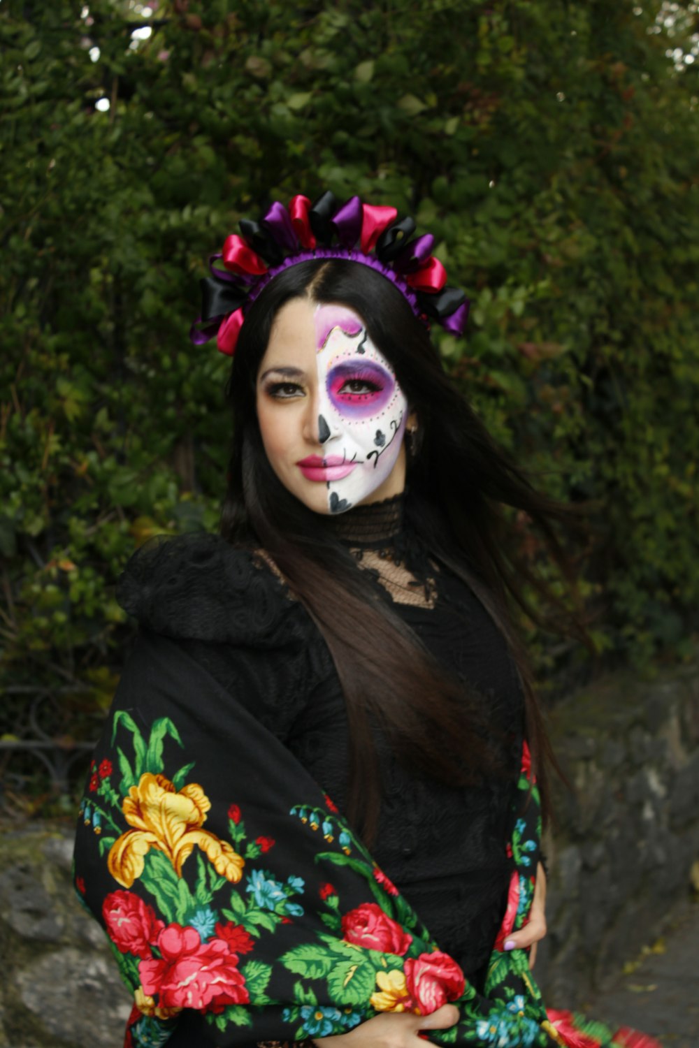 Une femme vêtue d’un costume mexicain du Jour des morts