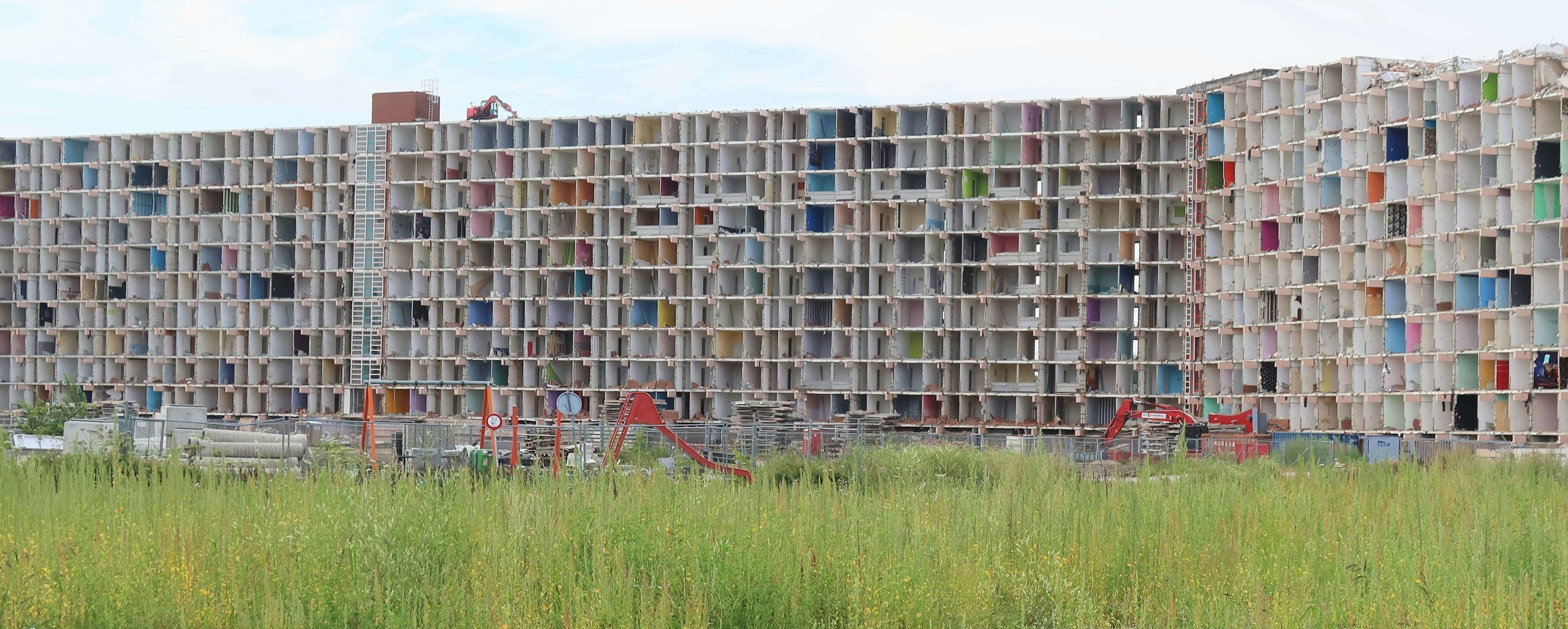 a tall building with lots of windows in it