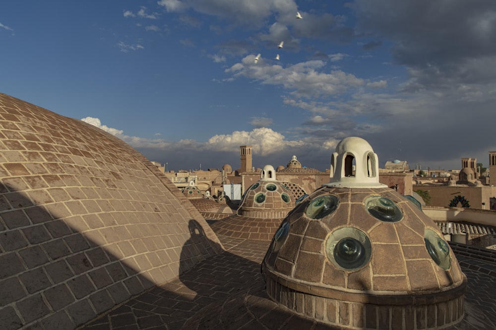 the roof of a building with a sky background