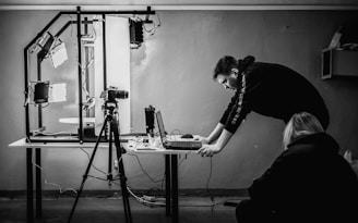 تصوير فيديو احترافي في السعودية: خدمات انتاج إعلانات تجارية وفيديو سوشيال ميديا.