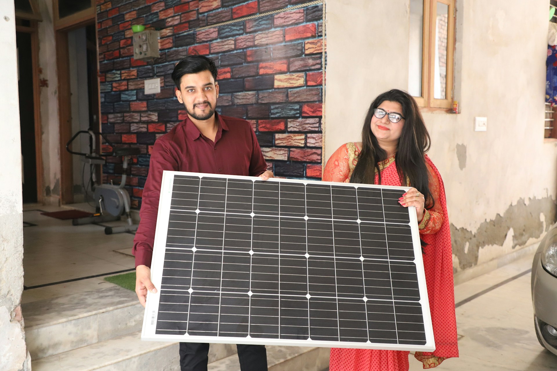 gray computer monitor