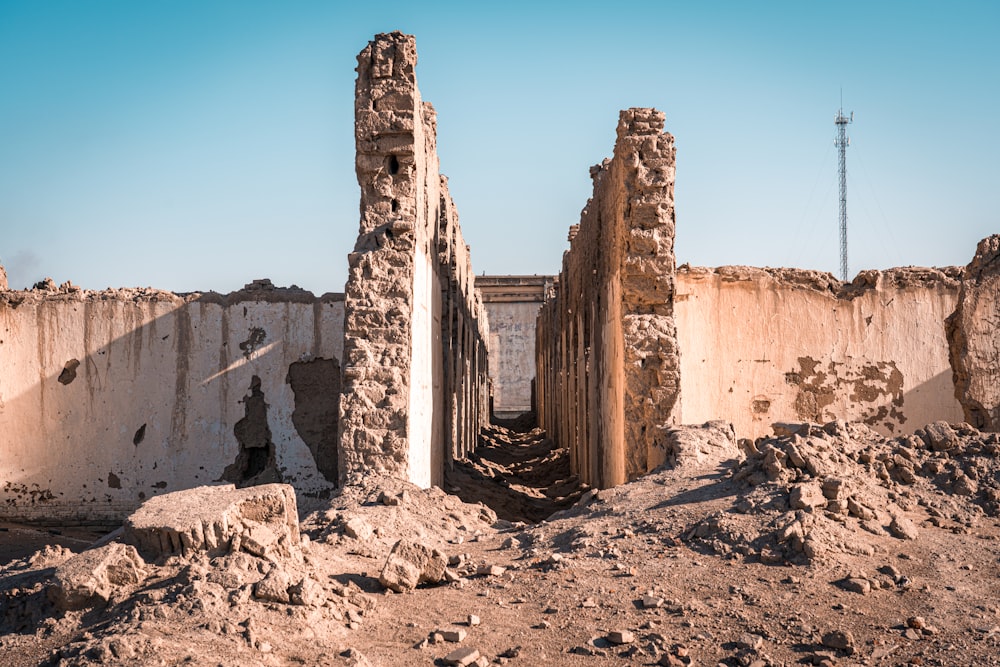 the ruins of a building in the desert