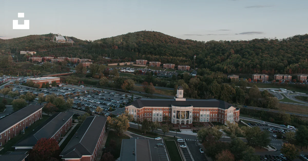 University View An aerial view of a college campus and parking lot photo – Free Dorms ...