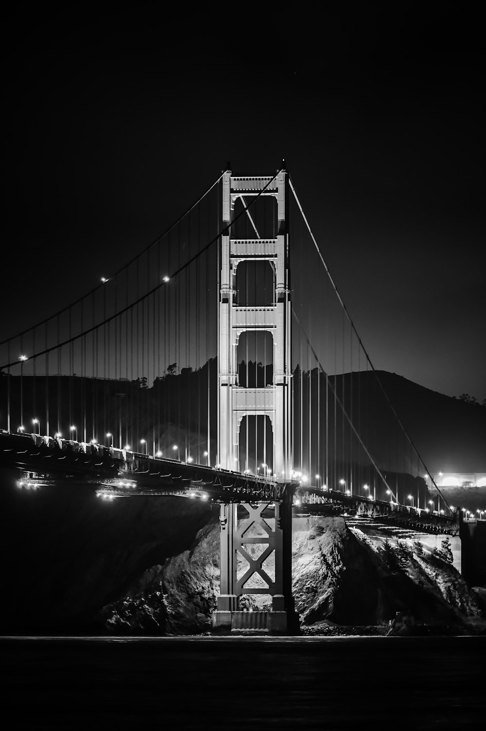 a black and white photo of the golden gate bridge