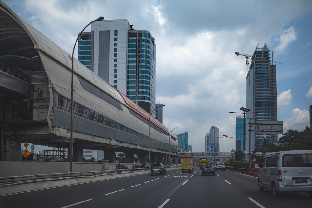 a train traveling down a city street next to tall buildings