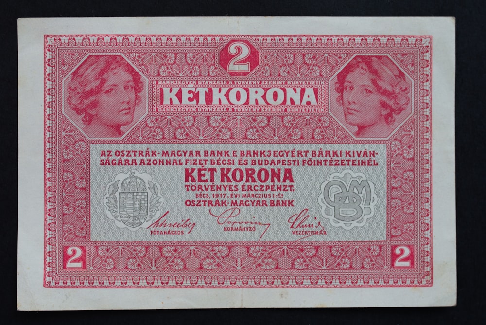una carta moneta rossa e bianca con una foto di una donna