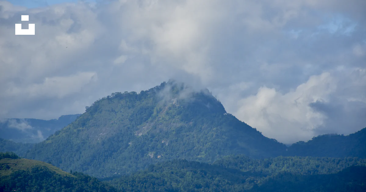 Mahakanda A view of a mountain with clouds in the sky photo – Free Mahakanda ...