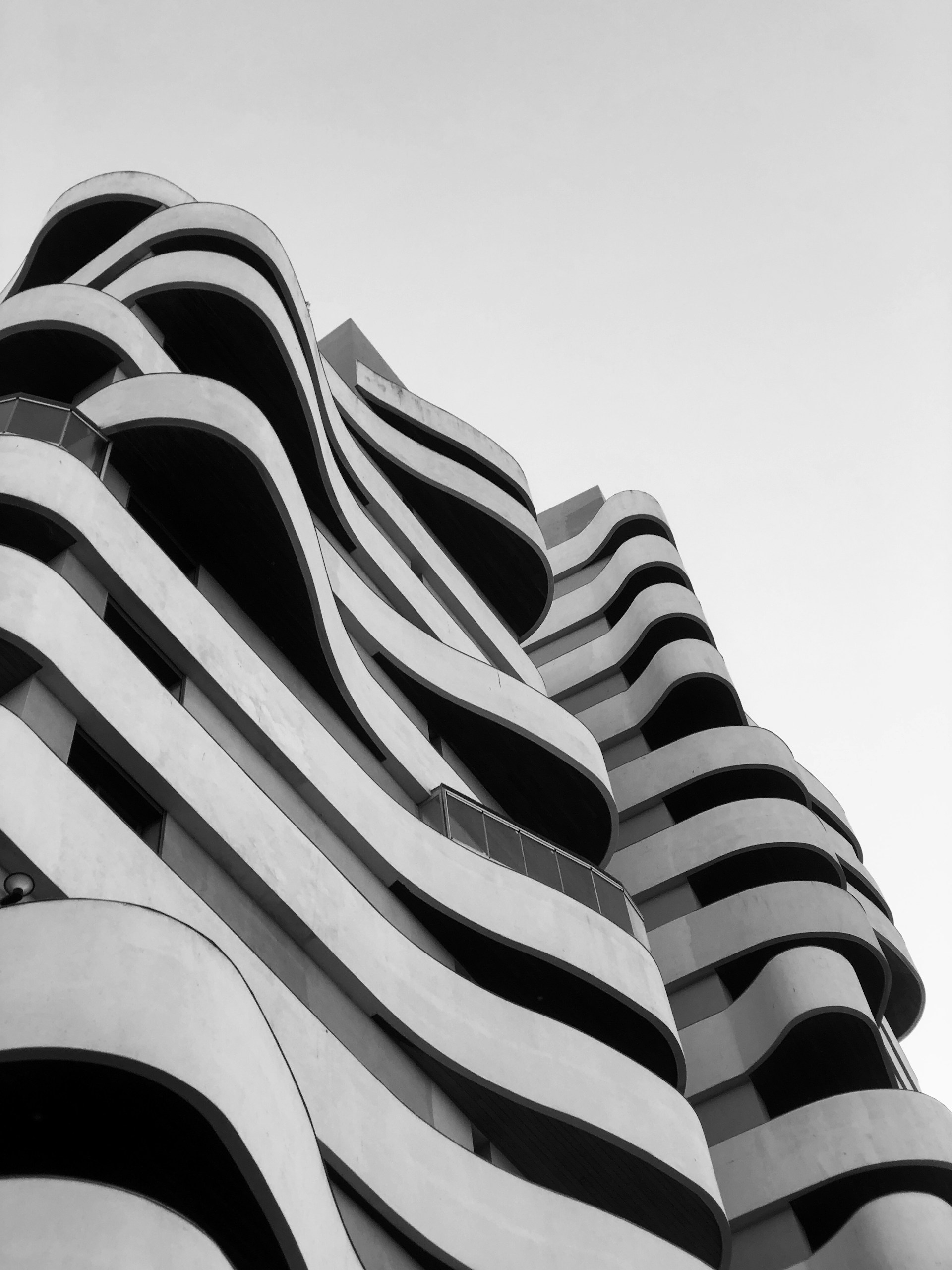 a black and white photo of a building
