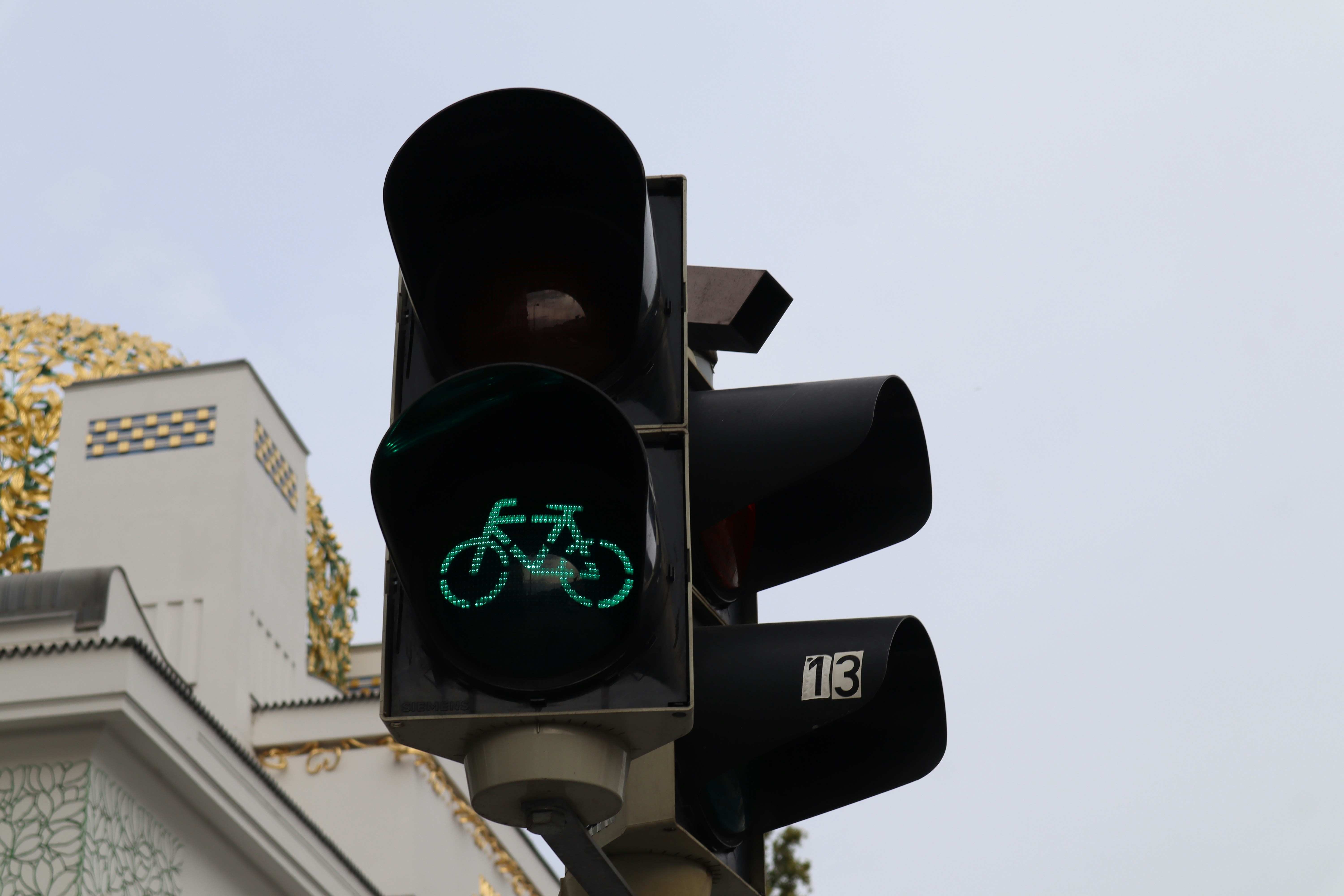 a traffic light with a green bicycle sign on it