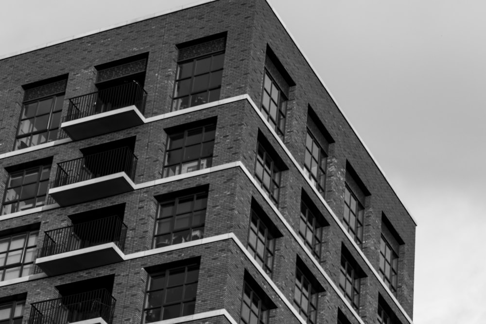 a black and white photo of a tall building