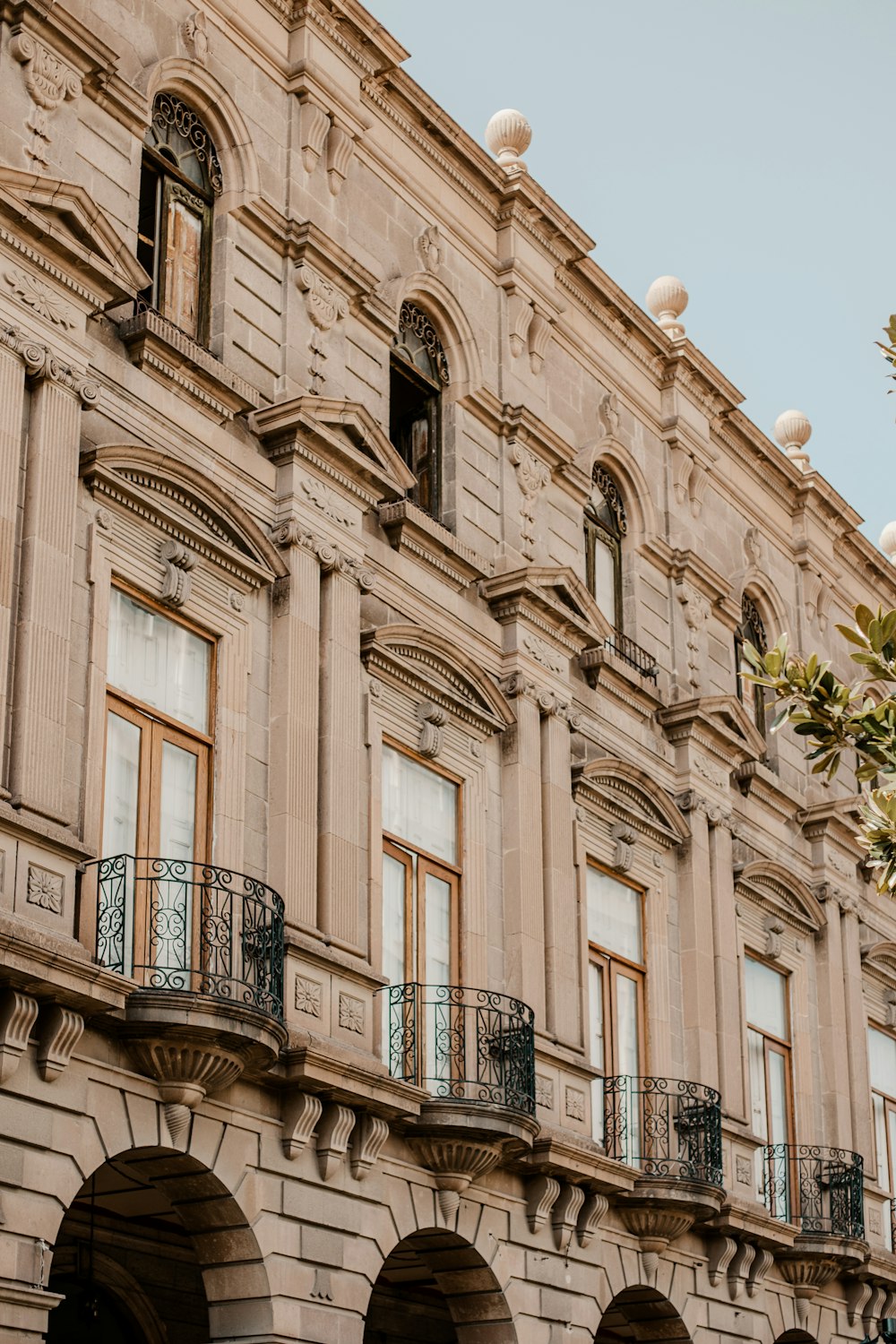 a large building with many windows and balconies