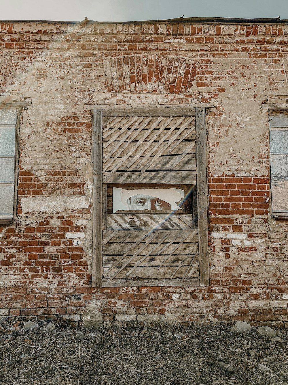 an old brick building with a broken window