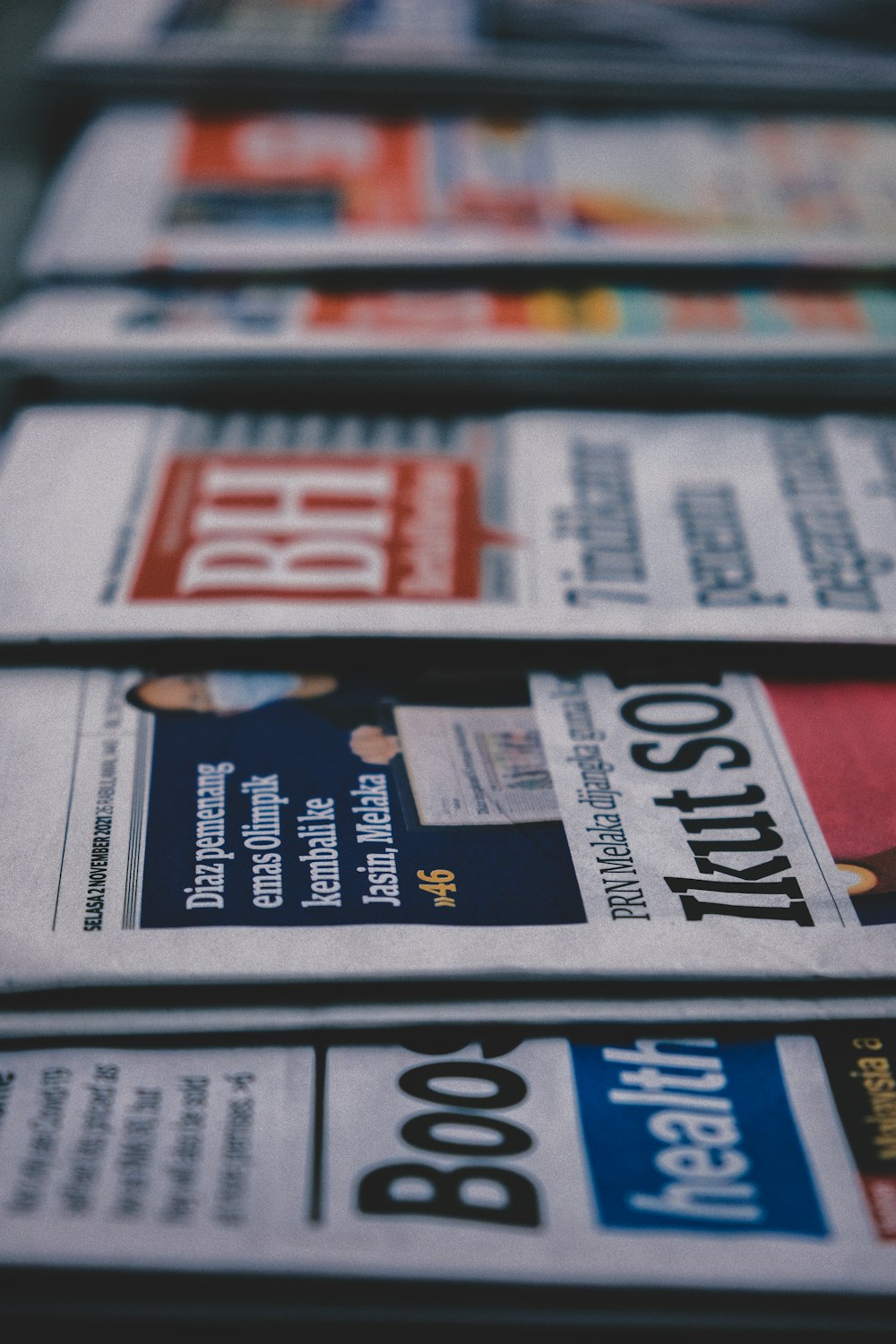 a row of newspapers sitting on top of a table