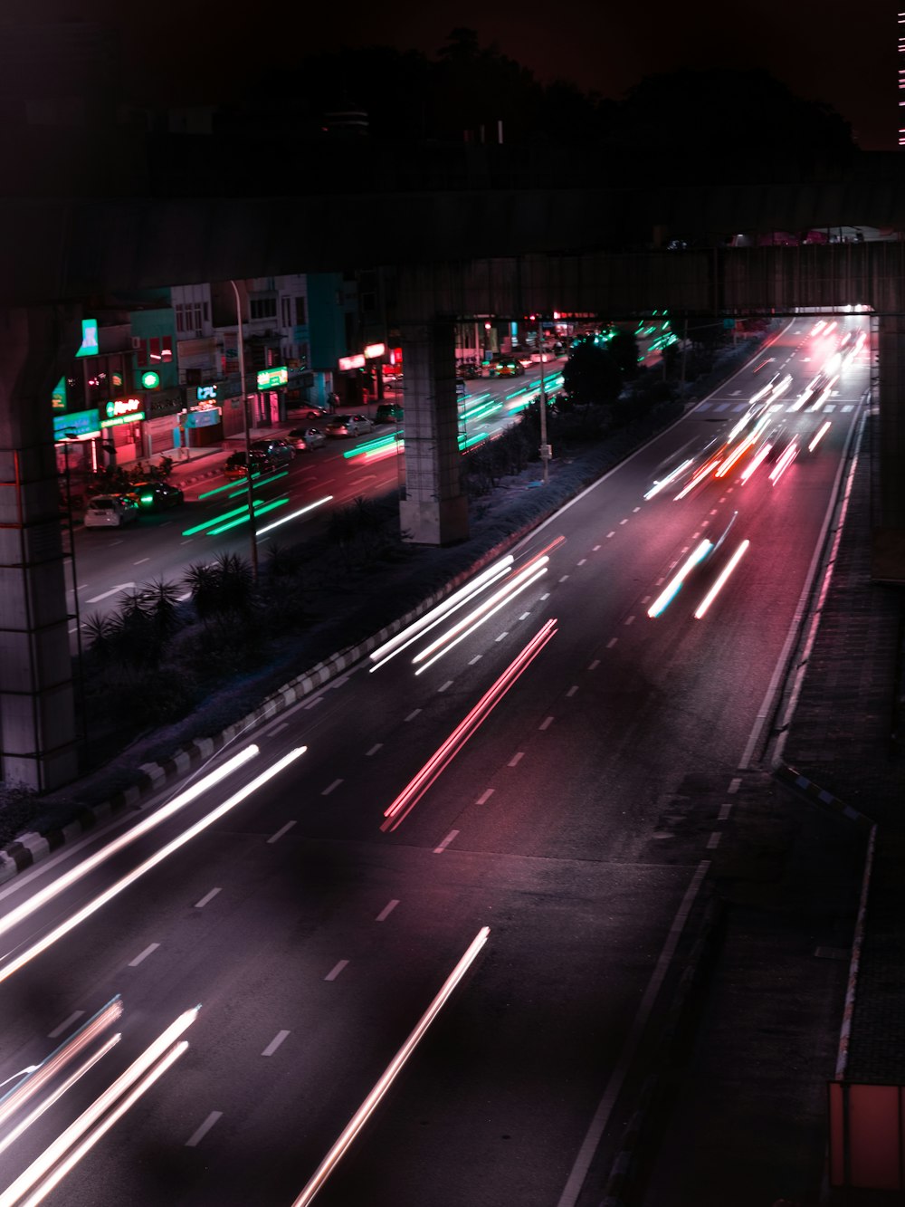 a city street filled with lots of traffic at night